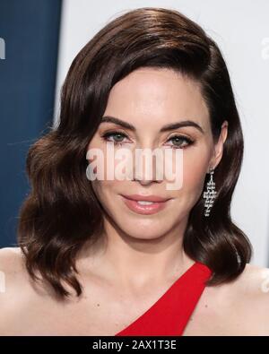 BEVERLY HILLS, LOS ANGELES, CALIFORNIA, USA - FEBRUARY 09: Whitney Cummings arrives at the 2020 Vanity Fair Oscar Party held at the Wallis Annenberg Center for the Performing Arts on February 9, 2020 in Beverly Hills, Los Angeles, California, United States. (Photo by Xavier Collin/Image Press Agency) Stock Photo