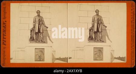 1877 , USA  : The U.S.A. President ABRAHAM LINCOLN (  1809 - 1865 ).Statue of Abraham Lincoln on the National Lincoln Monument, Oak Ridge Cemetery, Springfield, Ill. . Photographed and for sale by J.A.W. Pittman, 511 & 513 North Side Square, Springfield , Ill. - Presidente della Repubblica - Stati Uniti -  USA - ritratto - portrait  - - Abramo - ARTS - ARTE - SCULTORE - SCULPTURE - SCULTURA - STATUA - STATUE - monument - monumento - sculptor - 3D - tridimensionale - tridimensione - stereoview ----  Archivio GBB Stock Photo