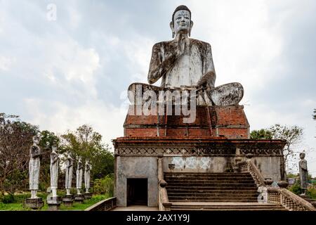 Giant Buddha Statue, Wat Ek Phnom Temple, Battambang, Cambodia. Stock Photo