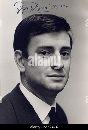 1970 ca , FRANCE : The french movie actor GEORGES DESCRIERES ( born April  15, 1930 in Bordeaux ). Best remembered for his television role of ARSENE  LUPIN , frenche Serial TV