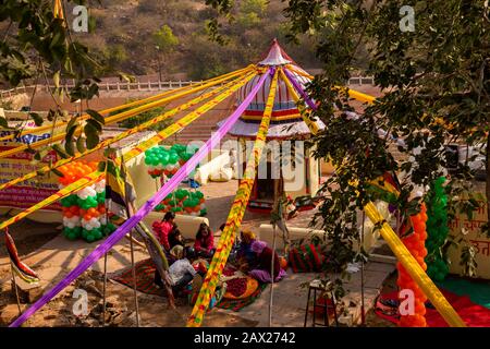 India, Rajasthan, Jaipur, Nahargarh Fort, Pitra Dev Mandir Meena Samaj temple, visitors having picnic Stock Photo