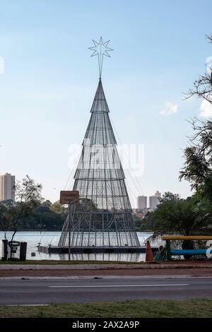 Londrina PR, Brazil - December 23, 2019: Floating christmas tree of the Igapo lake 2, Higienopolis avenue. Stock Photo