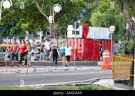 Londrina PR, Brazil - December 23, 2019: People walking at Higienopolis avenue and the christmas totem in front of Igapo Lake. I Love The Christmas of Stock Photo