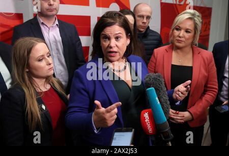 Sinn F??in president Mary Lou McDonald (centre) addresses the media in Dublin, after speaking with Sinn F??in's national executive committee, as Northeern Ireland's Deputy First Minister Michelle O'Neill (right) looks on. Stock Photo