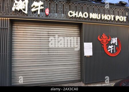 February 10, 2020, Madrid, Spain: A Chinese shop is closed in Usera district..After the outbreak of Coronavirus in China, Chinese residents at Usera district in Madrid have closed hundreds of shops, hairdressers, restaurants and more for fear that they and clients will not get infected with the virus. The city of Madrid has 38,547 Chinese residents, according to official statistics. A quarter of the community has settled in this district. (Credit Image: © Jorge Sanz/SOPA Images via ZUMA Wire) Stock Photo