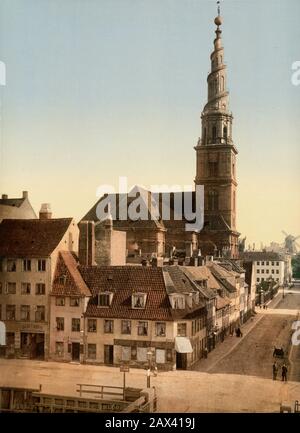 1890 ca. , Kopenhagen , DENMARK  :  The view of Saviour Church . Photocrom by Detroit Publishing Co. - REALI - Nobiltà -  DANIMARCA - COPENAGHEN  - Copenhagen - NOBILITY - ROYALTY - HISTORY - FOTO STORICHE - GEOGRAFIA - GEOGRAPHY  - Kopenhaven  - Copenhagen  - PALAZZO - PALACE - ARCHITETTURA - ARCHITECTURE - PANORAMA - CHIESA del SALVATORE - campanile   ----  Archivio GBB Stock Photo