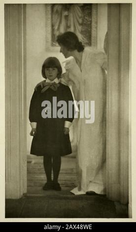 1900 , New York , USA : Photo by  Gertrude KASEBIER ( 1852 - 1934), woman photographer  of CAMERA WORK school .  Photomechanical print tittled ' Blessed art thou among women ', New York , Camera Club of New York .  Photograph shows a mother and daughter standing in a doorway, with a picture of the Annunciation on the wall behind them. The young girl is Peggy Lee with her mother Agnes Lee (wife of Boston photographer Francis Watts Lee), probably at their home in Boston.  - BELLE EPOQUE  - PORTRAIT - RITRATTO -  WOMAN - DONNA - FASHION - MODA - BELLE EPOQUE  - foto stile pittorialista - pittoria Stock Photo