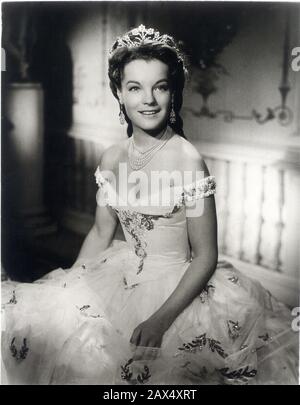 1955 , AUSTRIA :  The movie actress  ROMY  SCHNEIDER ( born Rosemarie Albach-Retty , 1938 - 1982 )  as the Queen Empress SISSI  Elisabeth Absburg of Austria in   '  Sissi  '  by Ernst Marischka - ATTRICE - MOVIE - FILM - CINEMA - ASBURGO - ABSBURGO -  portrait - ritratto -lunghi - sorriso -  tiara - corona - crown - diamanti - diamonds - diamante - diamond - jewellery - jewel - jewels - gioiello - gioielli - collana di perle - necklace - neck-lace - pearls - pearl - perla - scollatura - neckline - neckopening  ---  Archivio GBB Stock Photo