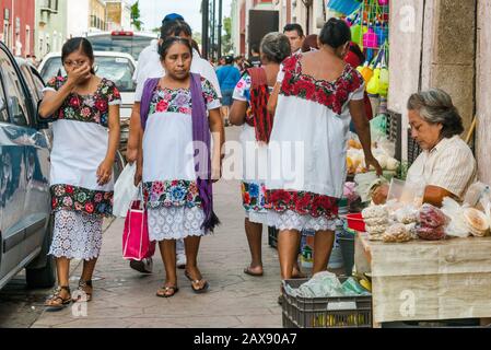 Women wearing huipiles, traditional hand-embroided Mayan dress, at Calle 44 in Valladolid, Yucatan state, Mexico Stock Photo