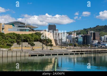 Wellington skyline and Te Papa Museum, New Zealand Stock Photo