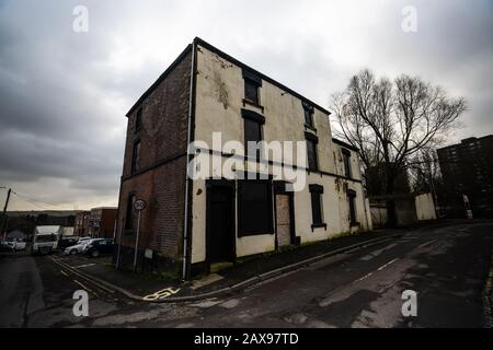 An old Public house closed down business, shops and independently run stores just outside the city centre of Hanley, Stoke on Trent, Urban decline Stock Photo