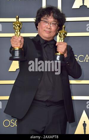 Los Angeles, USA. 09th Feb, 2020. Bong Joon-ho (best director on 'Parasite') in the press room of the 2020/92nd Annual Academy Awards Academy Awards at the Hollywood & Highland Center. Los Angeles, February 9, 2020 | usage worldwide Credit: dpa/Alamy Live News Stock Photo