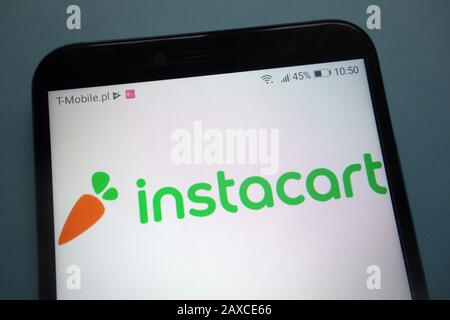 Instacart logo on smartphone Stock Photo