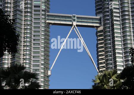 Walkway between the iconic Petronas Towers Stock Photo