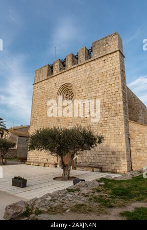 SANT MARTI DE AMPURIES, GIRONA, SPAIN : 2020 FEB 08 : SUNNY DAY IN CHURCH OF  SANT MARTI DE AMPURIESCH IN THE OLD TOWN IN SANT MARTI DE AMPURIES, GIRO Stock Photo