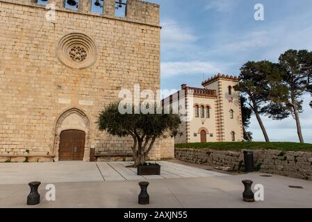 SANT MARTI DE AMPURIES, GIRONA, SPAIN : 2020 FEB 08 : SUNNY DAY IN CHURCH OF  SANT MARTI DE AMPURIESCH IN THE OLD TOWN IN SANT MARTI DE AMPURIES, GIRO Stock Photo