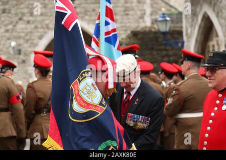 LONDON, ENGLAND. 09 FEBRUARY 2020: Serving officers and soldiers of The Royal Military Police, parade alongside RMP veterans at The Tower of London, London, England. 09 February 2020 (Photo by Mitchell Gunn/Espa-Images) Stock Photo