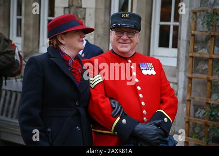 LONDON, ENGLAND. 09 FEBRUARY 2020: Serving officers and soldiers of The Royal Military Police, parade alongside RMP veterans at The Tower of London, London, England. 09 February 2020 (Photo by Mitchell Gunn/Espa-Images) Stock Photo