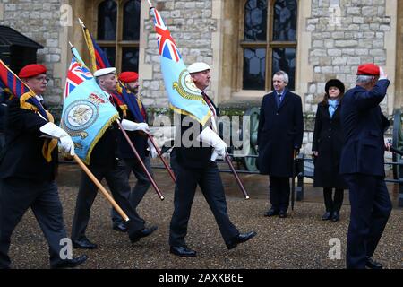 LONDON, ENGLAND. 09 FEBRUARY 2020: Serving officers and soldiers of The Royal Military Police, parade alongside RMP veterans at The Tower of London, London, England. 09 February 2020 (Photo by Mitchell Gunn/Espa-Images) Stock Photo