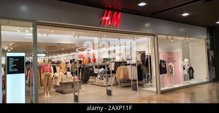 Peterborough Cambridshire, U.K., - January 28, 2020 - Queensgate Shopping Centre, HM store front, display. Stock Photo