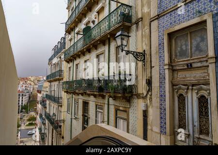 Alleys in Lisbon's Mouraria district, Lisbon, Portugal Stock Photo