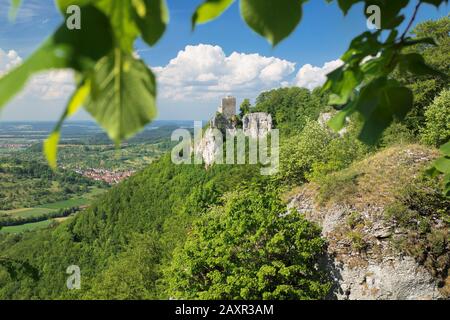 Castle ruin Reussenstein over the Neidlinger valley, Swabian Alb, Baden-Wuerttemberg, Germany Stock Photo