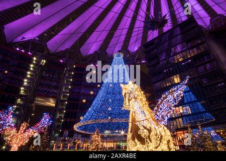 Berlin, Potsdamer Platz, Sony Center, modern Christmas decoration and illumination Stock Photo