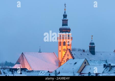 Germany, Baden-Württemberg, Karlsruhe, Durlach, view over the snowy old town. Protestant town church and town hall. Stock Photo