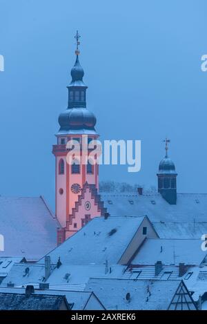 Germany, Baden-Württemberg, Karlsruhe, Durlach, view over the snowy old town. Protestant town church and town hall. Stock Photo