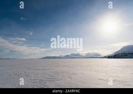 Sweden, Lapland, Abisko, frozen Torneträsk, view to the cloudy Lappentor (Lapporten) Stock Photo
