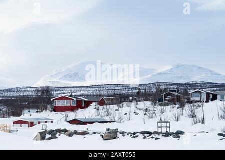 Sweden, Abisko, cabins at the lake, winter