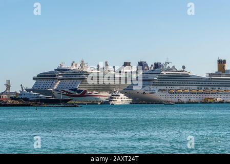 Philipsburg, St. Maarten - December 17, 2018: Cruise ships moored in Caribbean island of Sint Maarten - Saint Martin, Netherlands Antilles. Stock Photo