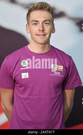 12 February 2020, Brandenburg, Frankfurt (Oder): Theo Reinhardt, rad-net Rose Team, photographs at the Media Day of the German Cyclists' Association (BDR) at the track Olympic base in the Oderlandhalle. Photo: Patrick Pleul/dpa-Zentralbild/ZB Stock Photo