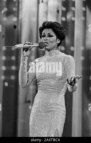 Lola Falana, amerikanische Sängerin, Tänzerin und Schauspielerin, bei einem Auftritt im deutschen Fernsehen, Deutschland um 1978. American singer, dancer and actress Lola Falana performing on German TV, Germany around 1978. Stock Photo