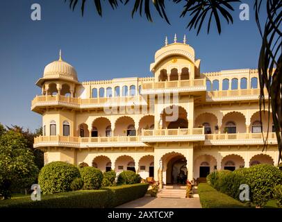 India, Rajasthan, Ranthambhore, Khilchipur, Ranthambhore Heritage Haveli, hotel built in traditional style, entrance Stock Photo