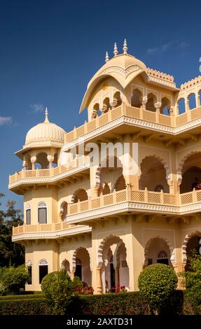 India, Rajasthan, Ranthambhore, Khilchipur, Ranthambhore Heritage Haveli, hotel built in traditional style, façade detail Stock Photo