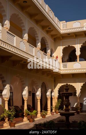 India, Rajasthan, Ranthambhore, Khilchipur, Ranthambhore Heritage Haveli, hotel built in traditional style, courtyard Stock Photo