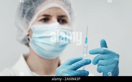 Doctor removing air from syringe Stock Photo - Alamy