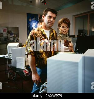 Flash - Der Fotoreporter, Fernsehserie, Deutschland 1993, Darsteller: Oliver Tobias, Roswitha Schreiner Stock Photo