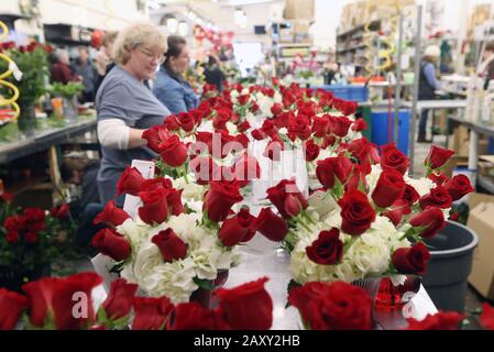 St. Louis, United States. 13th Feb, 2020. Walter Knoll workers prepare orders for Valentines Day in an assembly line, in St. Louis on Thursday, February 13, 2020. Photo by Bill Greenblatt/UPI Credit: UPI/Alamy Live News Stock Photo