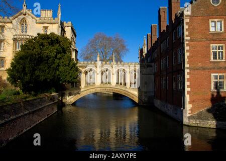 The Bridge of Sighs in Cambridge,England, a covered bridge at St John's College,crossing the River Cam between the college's Third Court and New Court Stock Photo