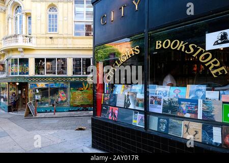 Legendary City Lights Bookstore and historic Bar Vesuvio on Columbus Avenue, San Francisco, California, USA Stock Photo