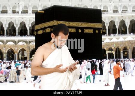 muslim pilgrims in white traditional clothes Stock Photo