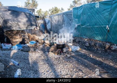 Cooking between the rubbish trash at Moria refugee camp Lesbos Stock Photo