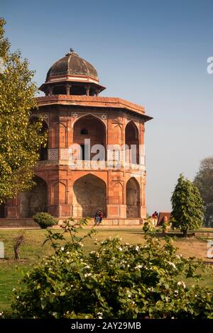 India, Uttar Pradesh, New Delhi, Purana Qila, Old Mughal-era Fort, Sher Mandal, octagonal pavillion built in 1541 by Sher Shah Sur Stock Photo