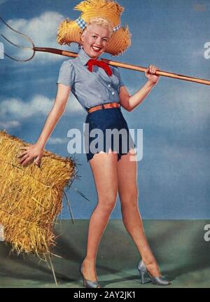 BETTY GRABLE (1916-1973) American film actress about 1950 Stock Photo
