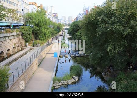 Cheonggyecheon, the tributary of han rivers near Gwangjang Market in Seoul on 22 October 2016. Han River is one of the large rivier system in seoul . Stock Photo