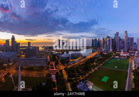 SINGAPORE - APRIL 16: Singapore city skyline and Marina Bay on April 16, 2016 in Singapore Stock Photo