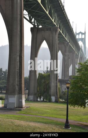 St Johns Bridge and Cathedral Park in Portland, Oregon Stock Photo