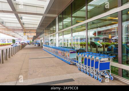 changi airport store luggage